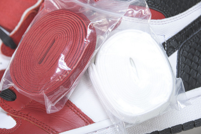 Air Jordan 1 Retro High Satin Snake Chicago CD0461-601