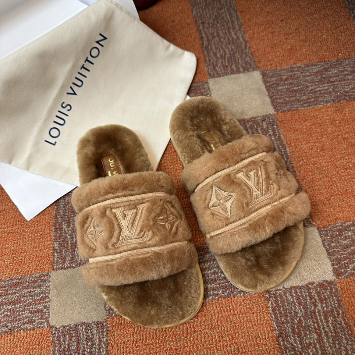 LV SLIPPERS