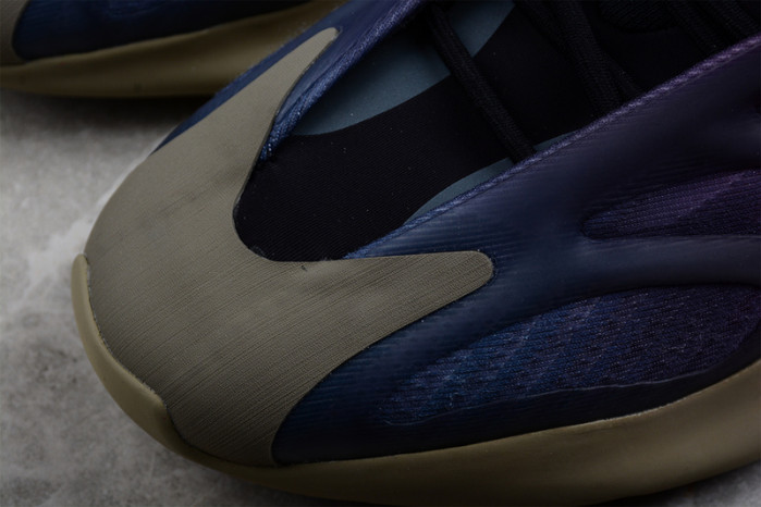 ADIDAS YEEZY 700 V3  “Fade Carbon” GW1814