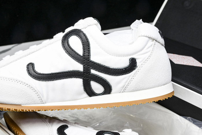 L*0ewe Ballet Runner  LW-FOR02