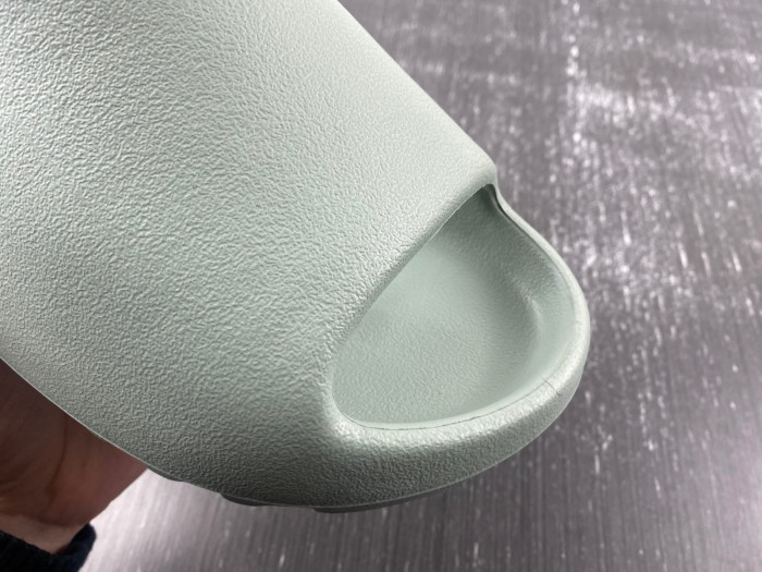 YEEZY SLIDE  ID5480