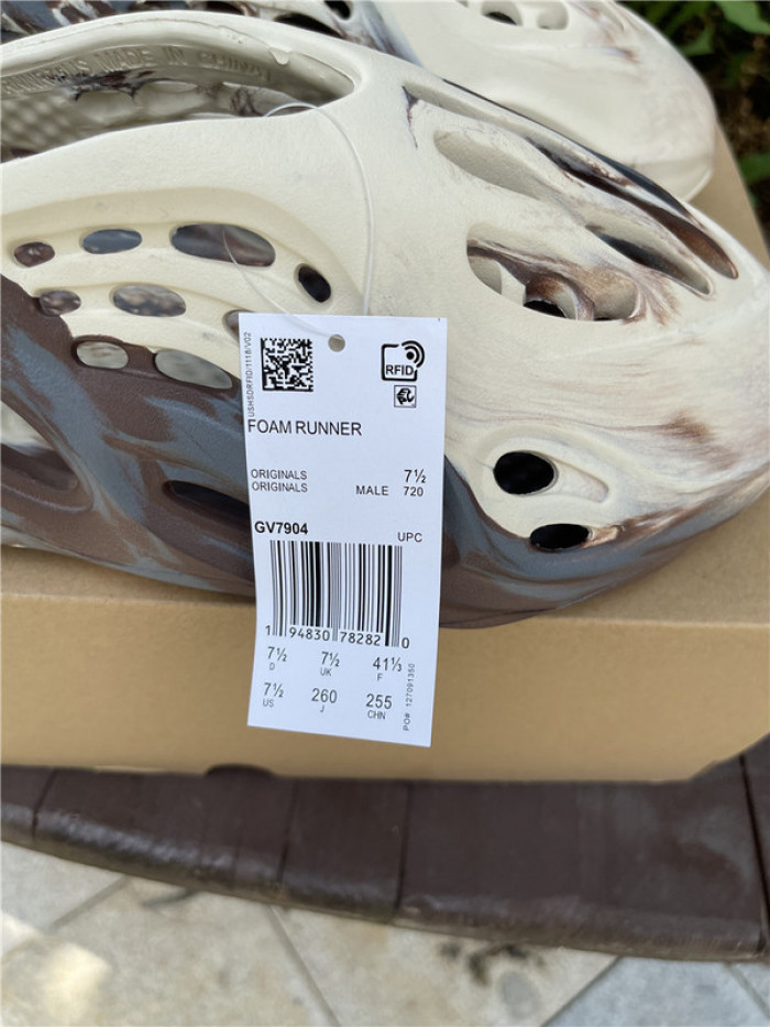 Adidas Yeezy Foam RNNR MXT Moon