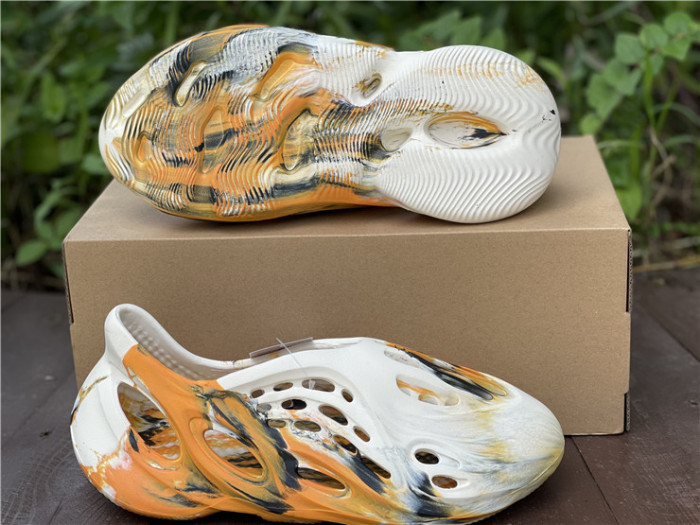 Adidas Yeezy Foam RNNR MXT Moon