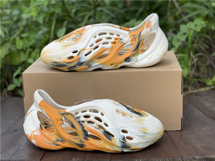 Adidas Yeezy Foam RNNR MXT Moon